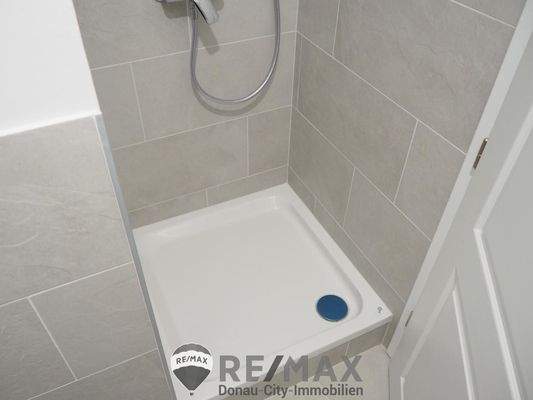 WC 2 mit Dusche (vor Erstbezug)