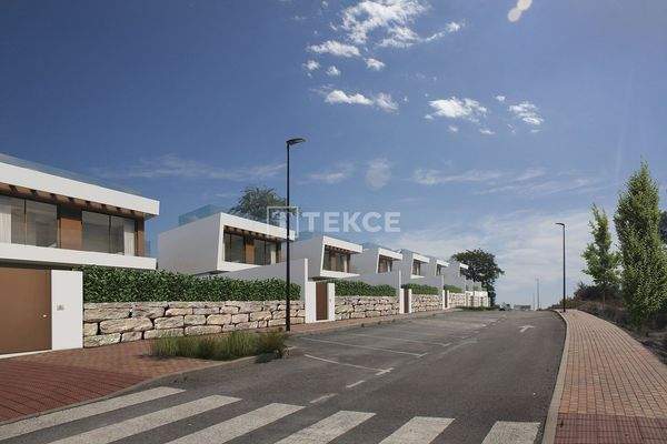 Detached Villas Close to the Golf Course in Finestrat Alicante
