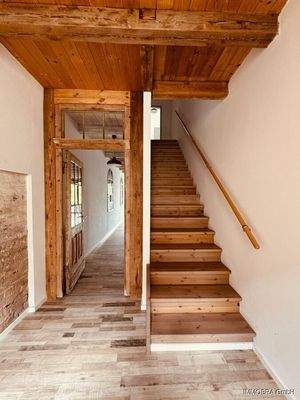 Holztreppe zum OG
