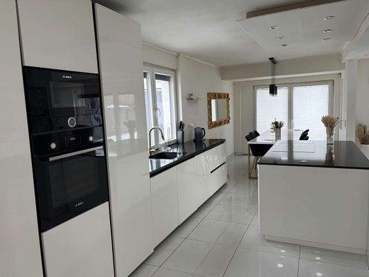 Küche mit Einbauküche