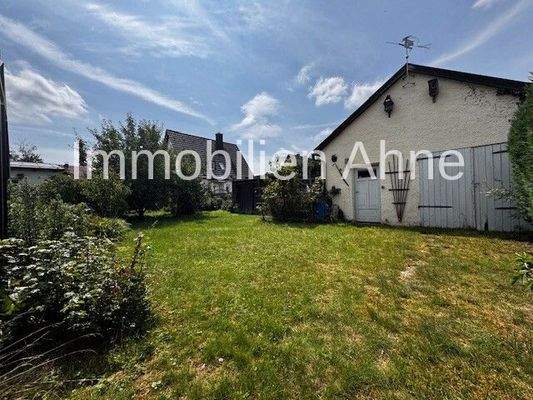 Garten mit Gartenhütte