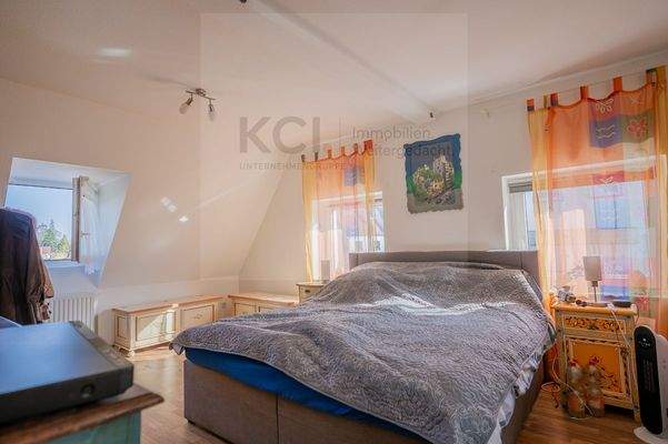 Schlafzimmer 2/  OG.