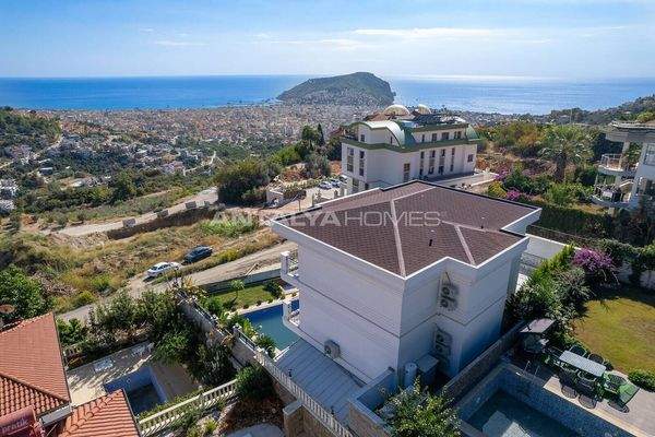5-Bedroom Triplex House with Pool in Alanya Antalya