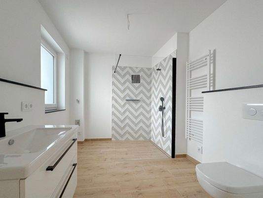 Badezimmer (2-Zi-Penthouse)