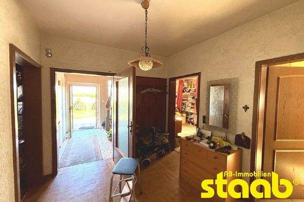 Flur und Eingangsbereich