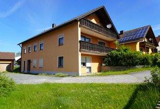 Wohnhaus mit Balkon - Ansicht Nordost