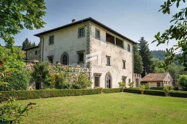 9 Villa Rocchetta Hausfassade