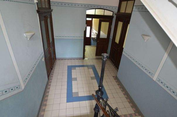 Treppenhaus mit Fliesenmuster