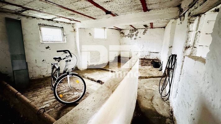 Nebengebäude 2 / Halle / Stall