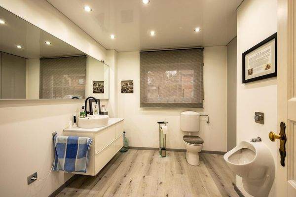 EG: Tageslicht Gäste-WC