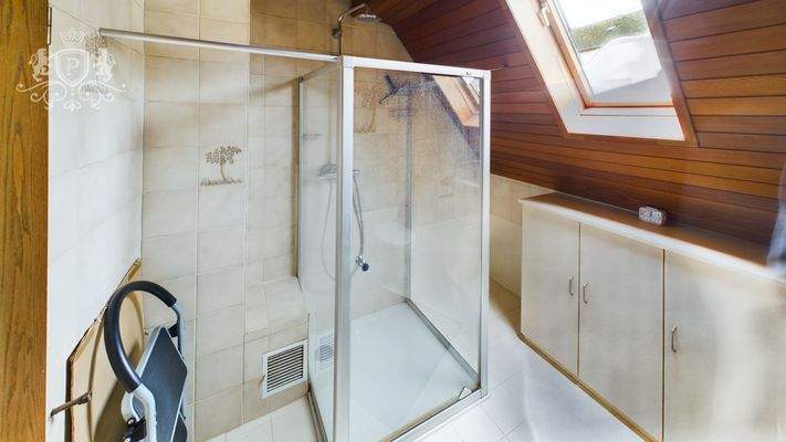 CAM01984G0-PR0439-STILL018