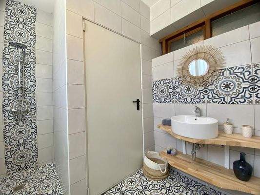 Wunderschön Renovierte Villa mit Meer- und Bergblick zum Verkauf in Xirosterni