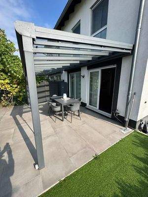 18 Terrasse mit Pergola