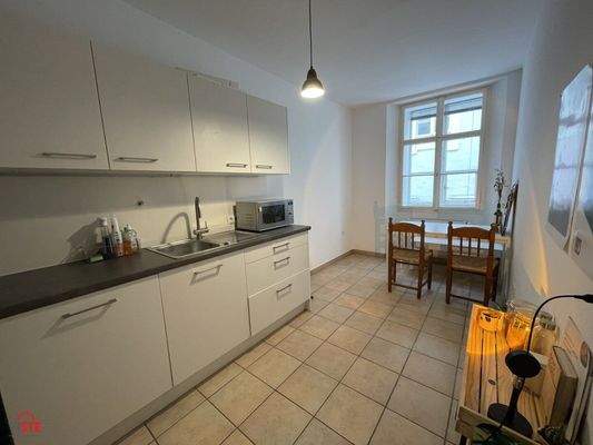 Praktische Essküche - voll ausgestattet und mit Essplatz