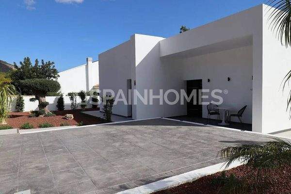 Single-Story Detached Villa in Santa Clara Altea