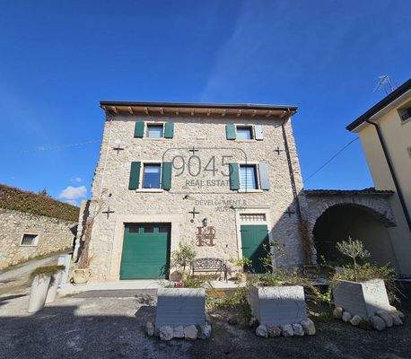 Stilvoll restauriertes Rustico mit modernem Komfort und traditionellem Flair in Garda