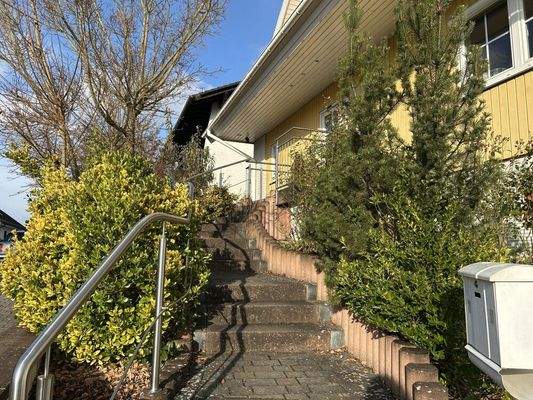 Treppenaufgang zum Eingangsbereich