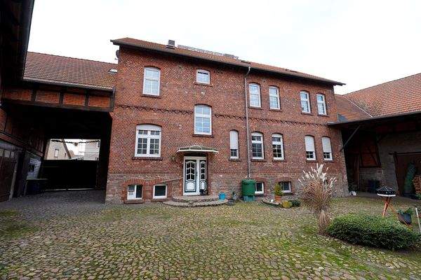 3 - Wohnhaus Hof.JPG