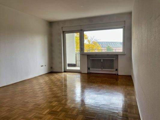 Wohnzimmer / Esszimmer mit Ausgang Balkon (Westseite)