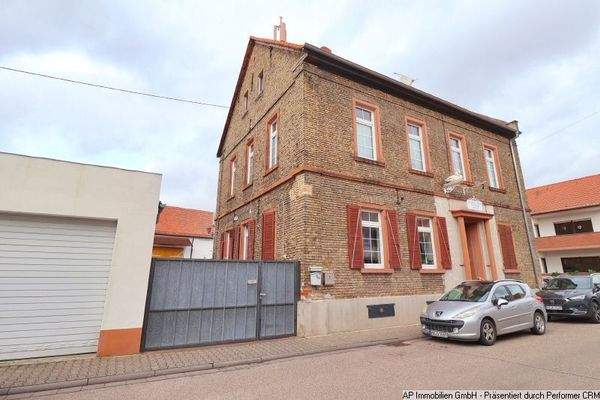 Vorderhaus - Straße