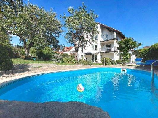 Gartenbereich mit Pool