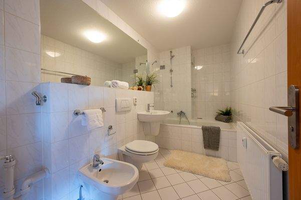 Bad mit Wanne und Bidet