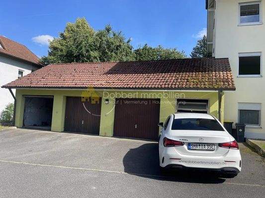 Garage + Stellplätze