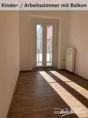 Kinder- / Arbeitszimmer mit Balkon