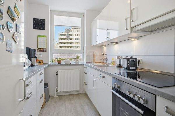 Küche mit Einbauküche