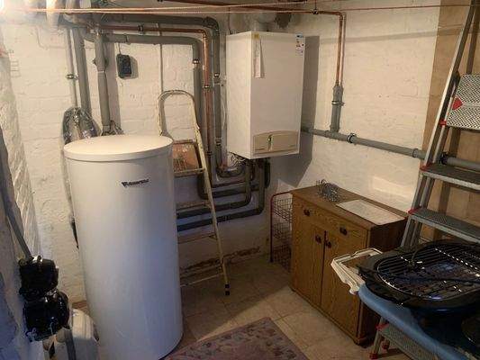 Gaszentralheizung  mit Warmwasseraufbereitung