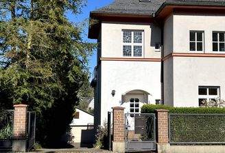 Straßenansicht/ Zuwegung