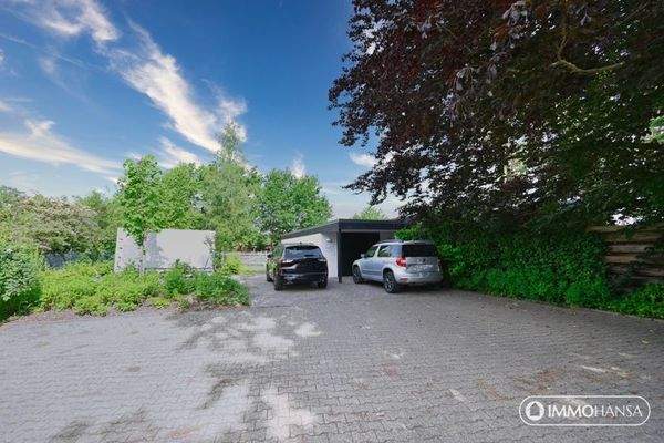 Auffahrt + Garage