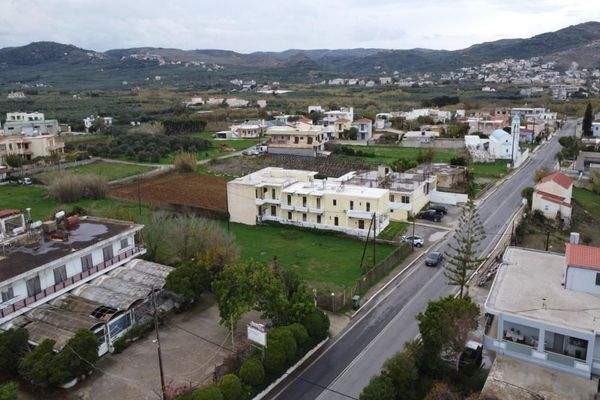 Kreta, Kolymvari: Schönes Grundstück - nur wenige Schritte vom Strand entfernt - zu verkaufen