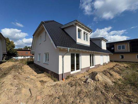 Haus seitlich hinten