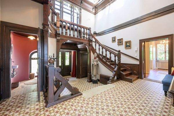 Eingangshalle und Stiege