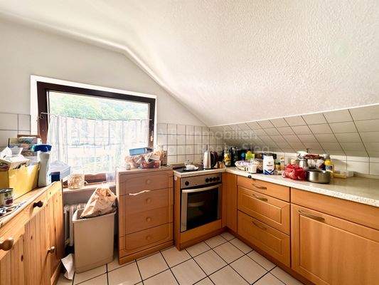 Küche Dachgeschoss - Verbessert - (KI generiert)