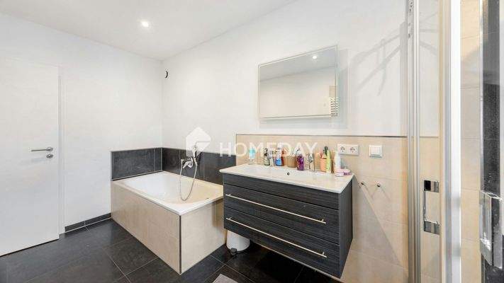 1. OG Badezimmer 1 2