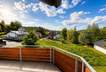 Balkon mit Landblick