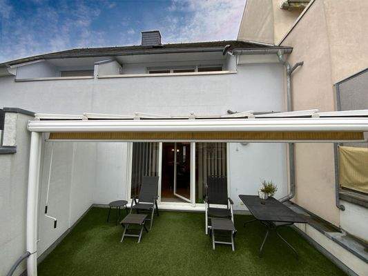 Überdachte Terrasse und Balkon