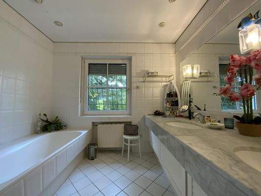 Tageslichtbad im Erdgeschoss