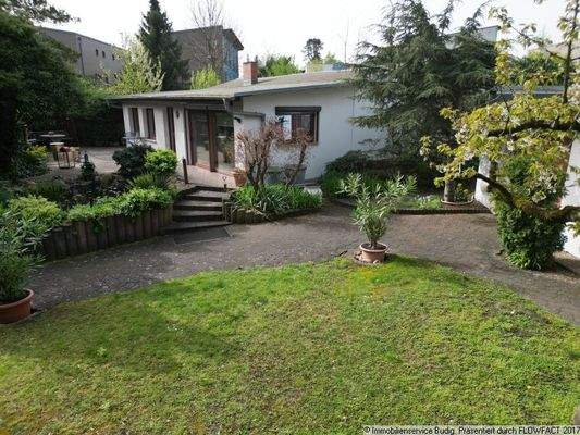 Garten, Teich und Terrasse