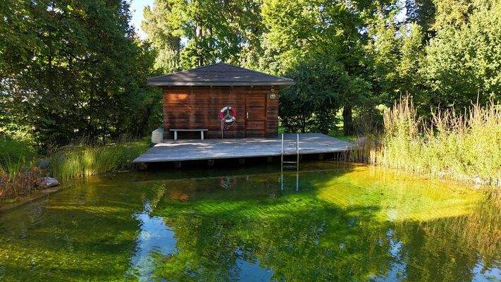 Badeteich/ Badehütte