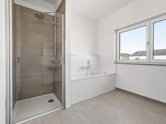 Wannenbad mit Dusche