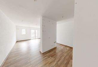 Wohn-/Ess-/Schlafzimmer und Küche