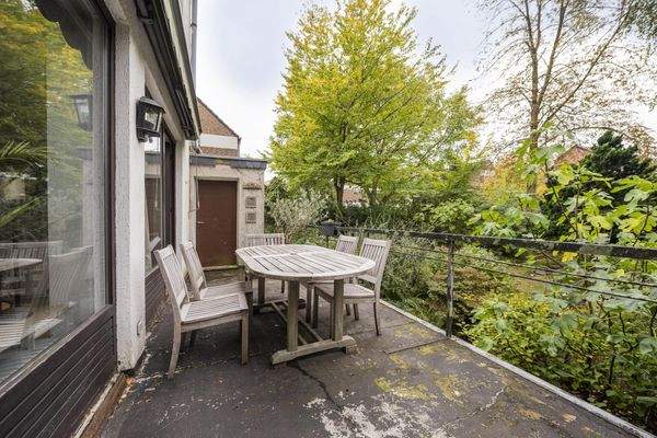 mit Ausgang zur Terrasse und Garten