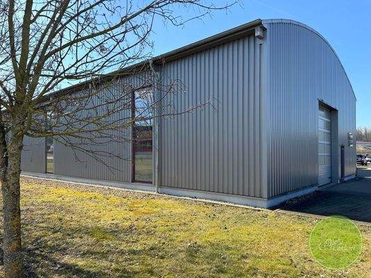 ... in moderner HAAS Halle: