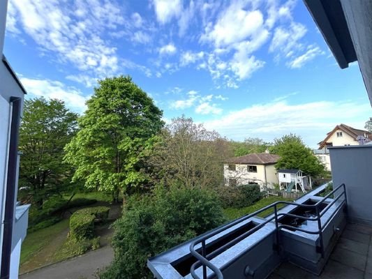 Sicht vom Balkon ins Grüne