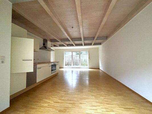 EG: Wohnen / Essen / Kochen mit Zugang zur Terrass