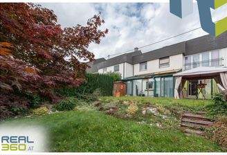 Garten mit Blick auf das Haus