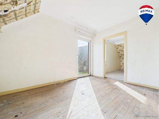 REMAX Immobilien DeLux Einfamilienhau Zimmer Ballweiler Mark Borowicz